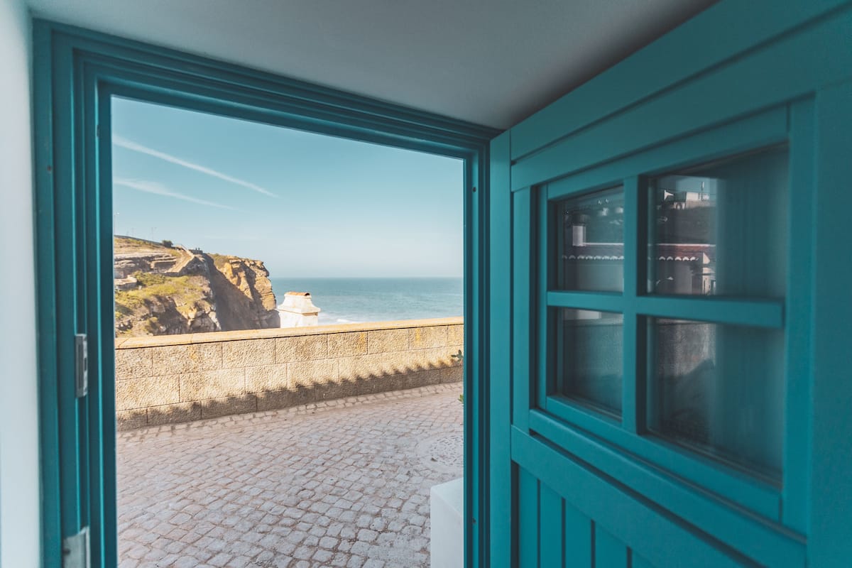 WEST COAST DESIGN & SURF VILLAS