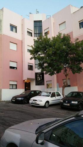 Imagem de Lovely apartment 10min from airport and 5min from Nations Park, with garage