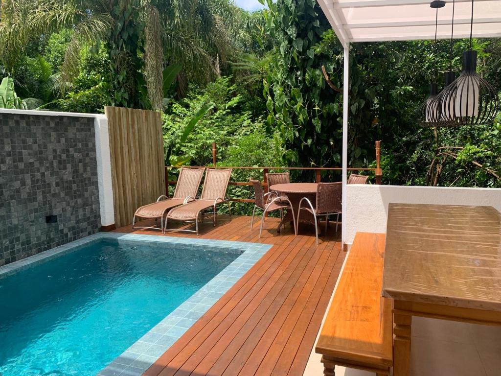 FANTÁSTICA VIVENDA JUNTO À PRAIA COM PISCINA PRIVATIVA E VISTA DE MAR