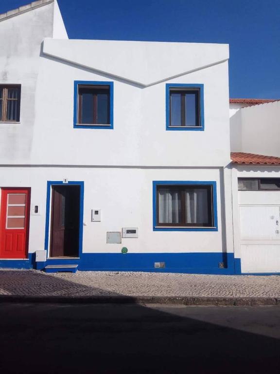 Imagem de MORADIA DE PORTO COVO