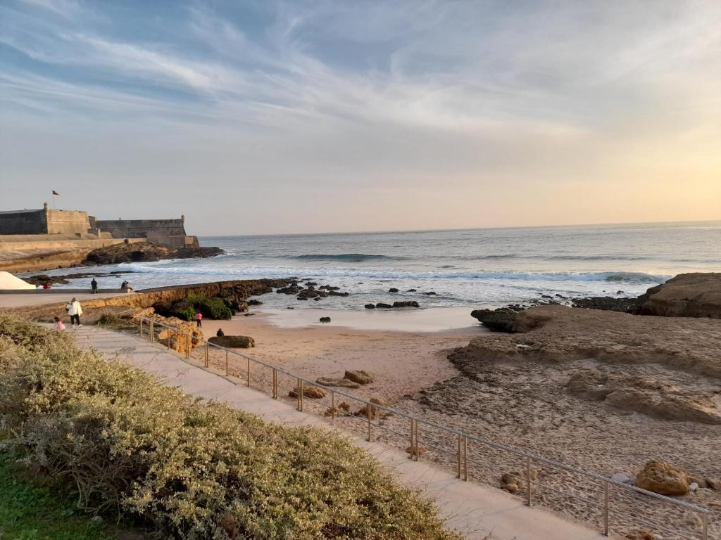 Imagem de By The Beach