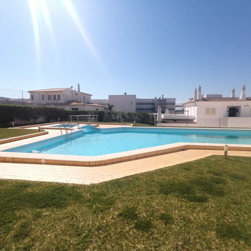 Imagem de Great Flat With Front Pool View