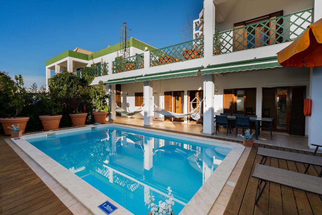 Imagem de Holiday Villa In Elite Residential Area Of Faro