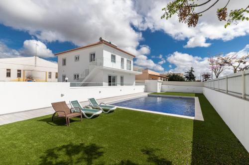 LUXURY NEW FLAT WITH POOL