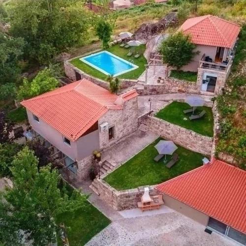 Imagem de Casas Encosta do penedo