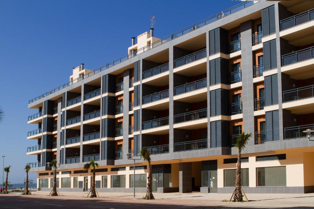 REAL MARINA RESIDENCE