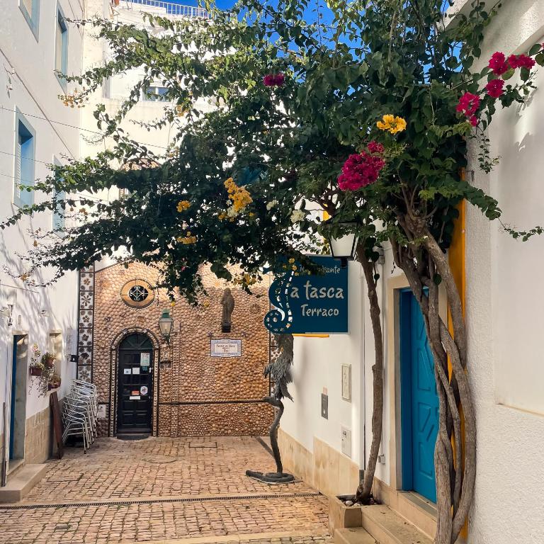 Imagem de Old Fisherman's Corner APT 5