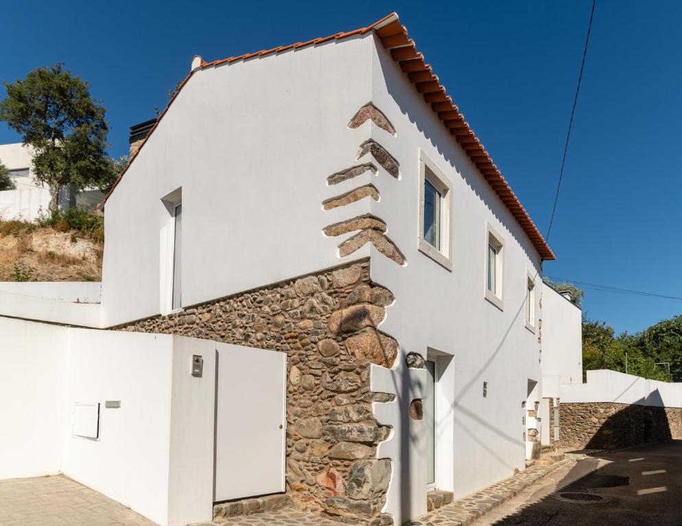 Imagem de Corvo Typical Village Houses - Beautiful House