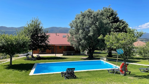 QUINTA ALVAREDO, AJ