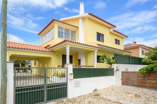 Imagem de CASA AMARELA