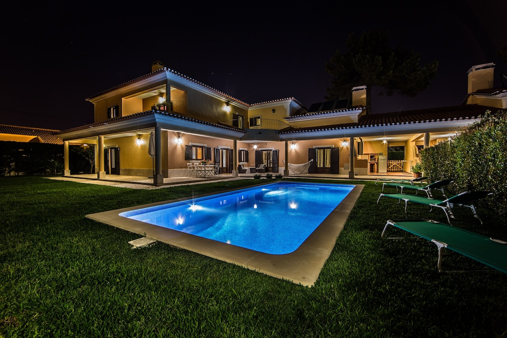 COZY POOL HOUSE