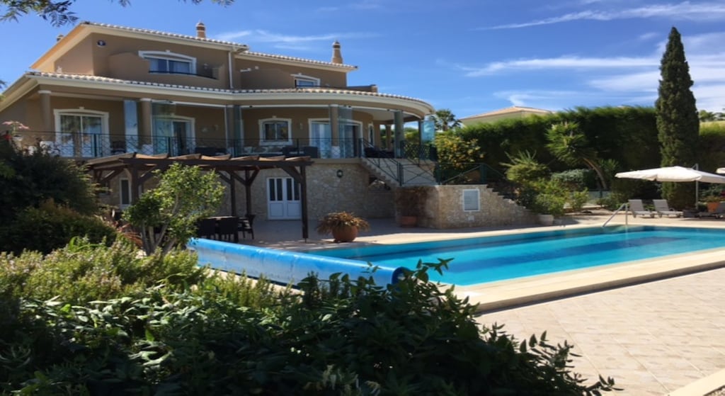 LUXURY 4 BEDROOM VILLA ON FRONT LINE GOLF WITH PRIVATE POOL BUILT IN LATE 2022