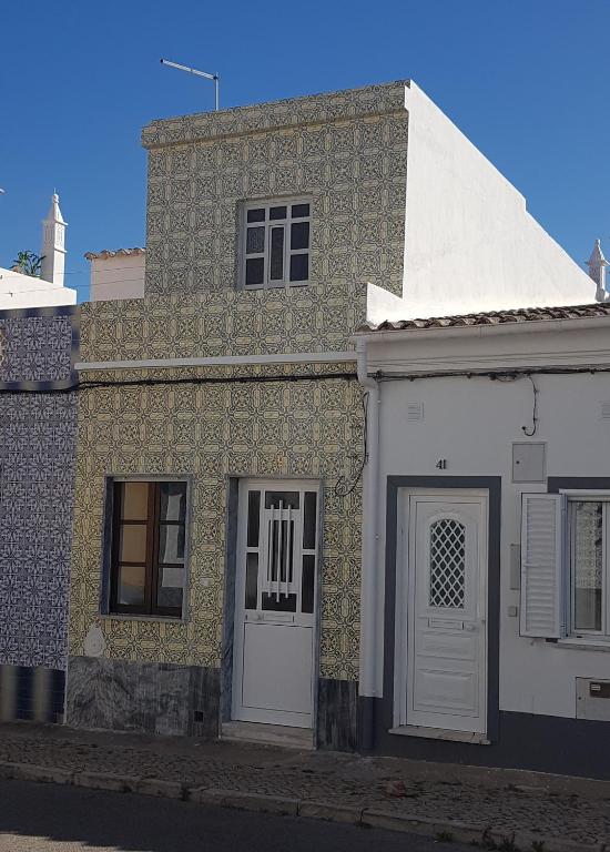 ROCLEO TAVIRA HOUSE
