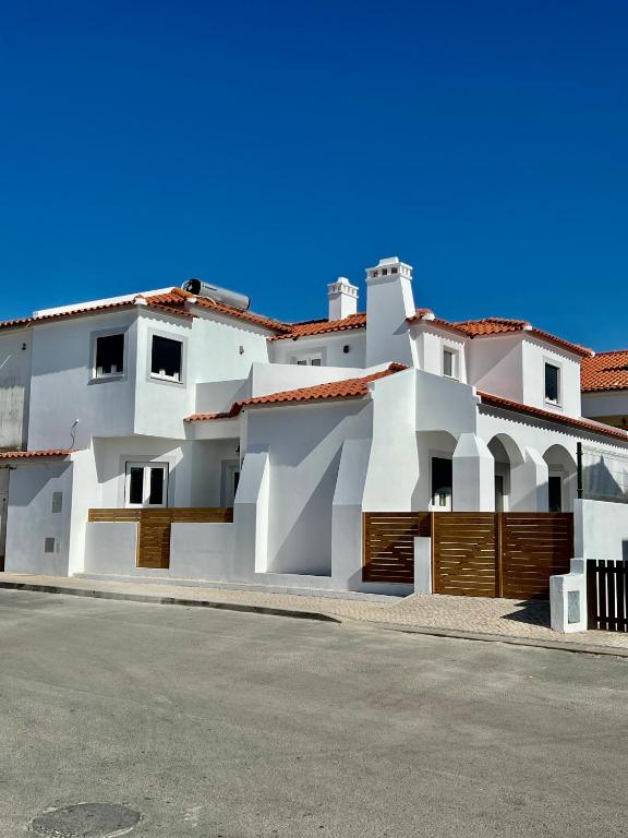 ALMOGRAVE FISHERMAN`S HOUSE