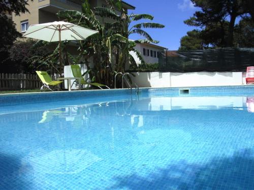 Imagem de 352 Guests