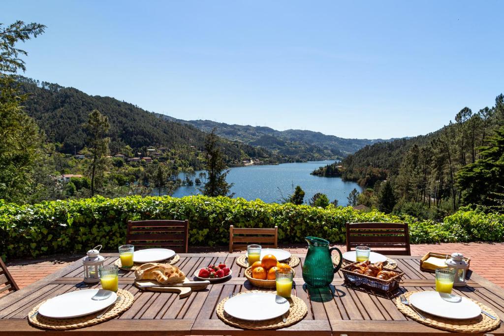 Imagem de Gerês Mountain Lake Views