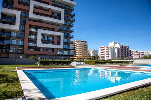 ROCHA TOWER - 8 B