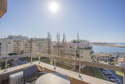 APARTAMENTO - VISTA PARA O MAR