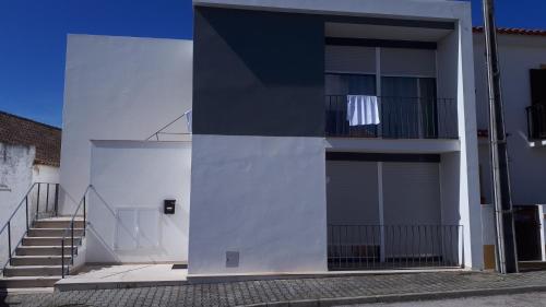 Imagem de À Espera na Aldeia