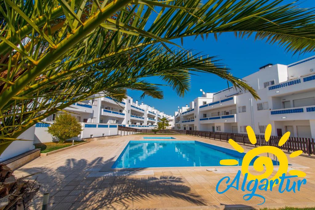 CHARMING APARTMENT IN  CONDOMINIUM WITH GARDEN & POOL