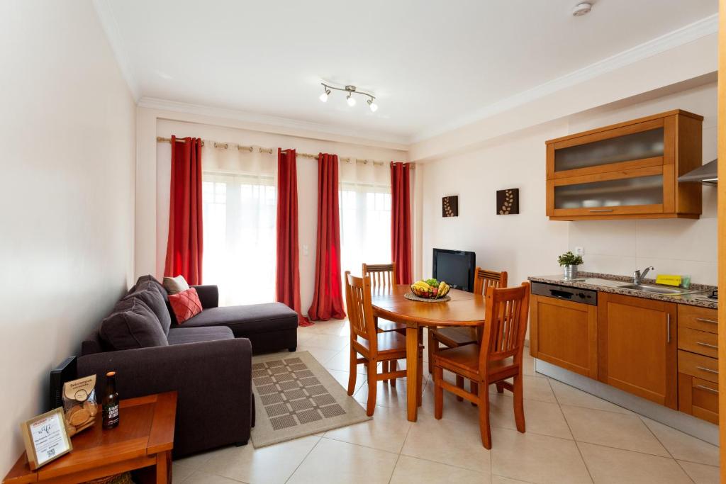 Imagem de fracção E Apartamento nº 5 r/c e 1º