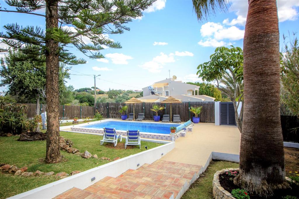 VILA YVONNE
