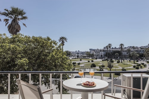 ESTORIL BEACHFRONT 1 BEDROOM APARTMENT