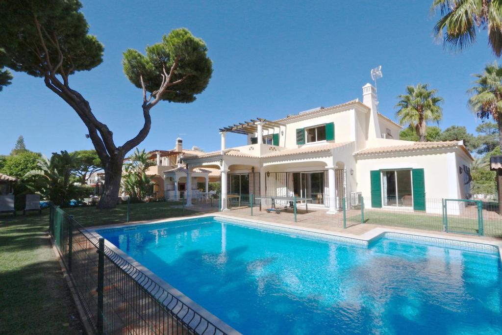 VILLA ESTRELICIA
