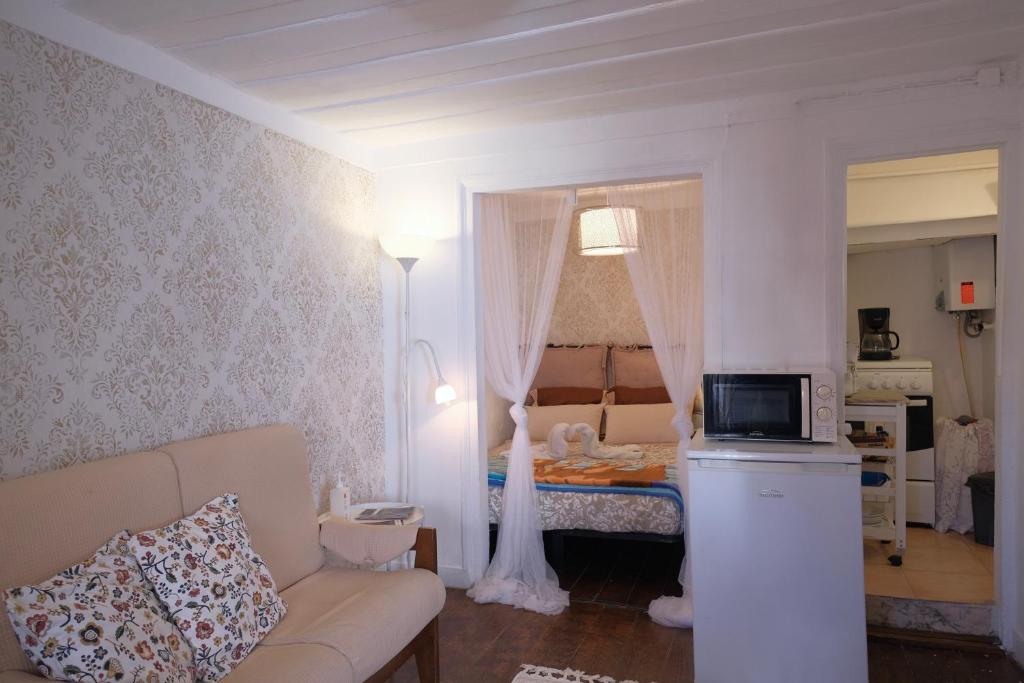 Imagem de Small White Studio