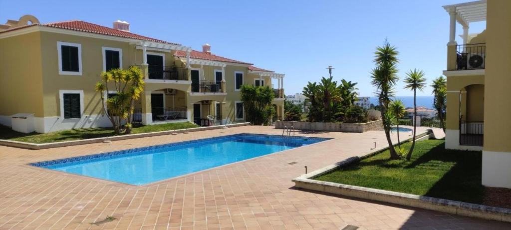 Imagem de Sunset Properties