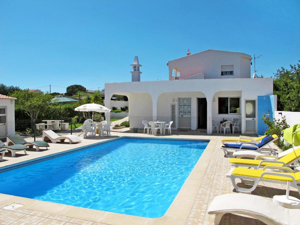 CASA AVELEIRA