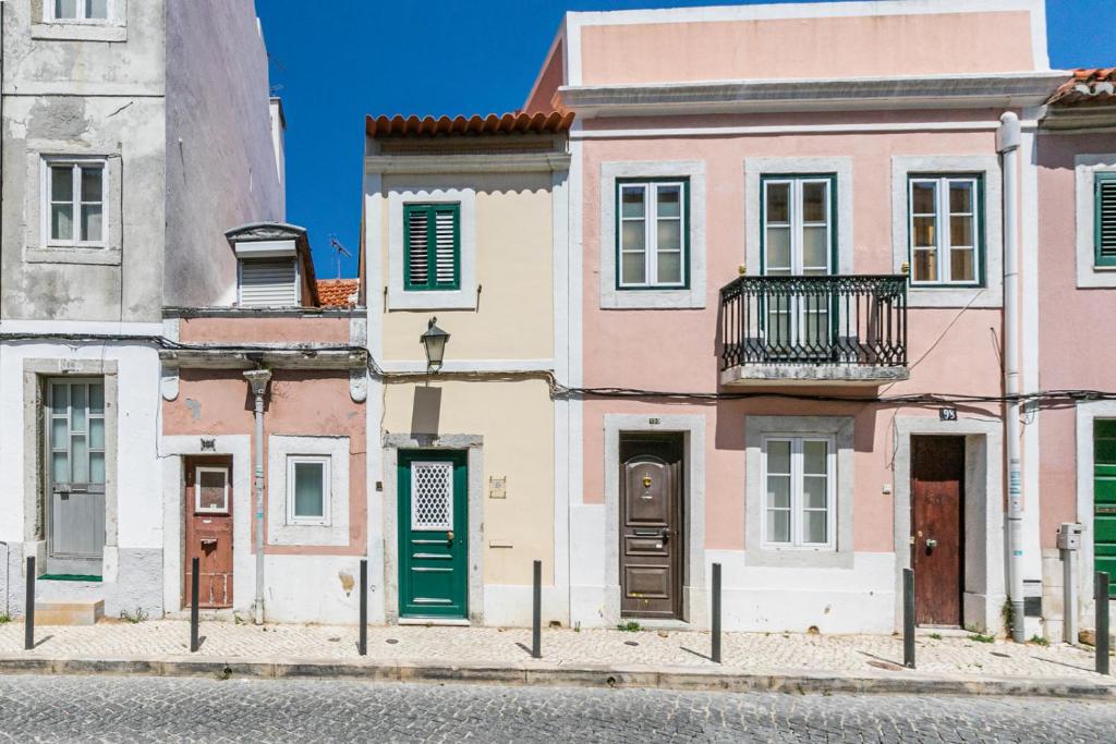BELEM SKINNY HOUSE