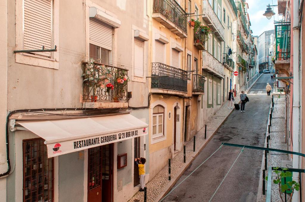 Imagem de Cozy Apartment in Historical Lisbon by COZYSTAYS 5/5