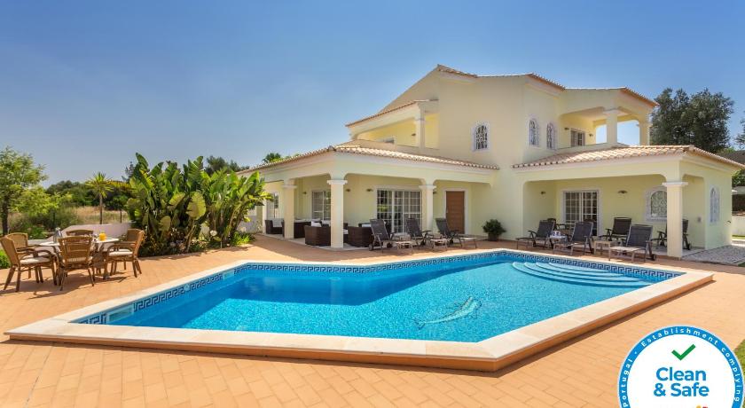 VILLA AMARELA