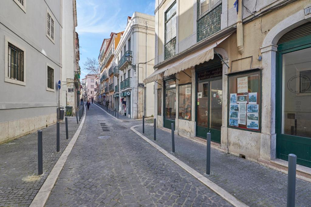 ALFAMA BY THE RIVER