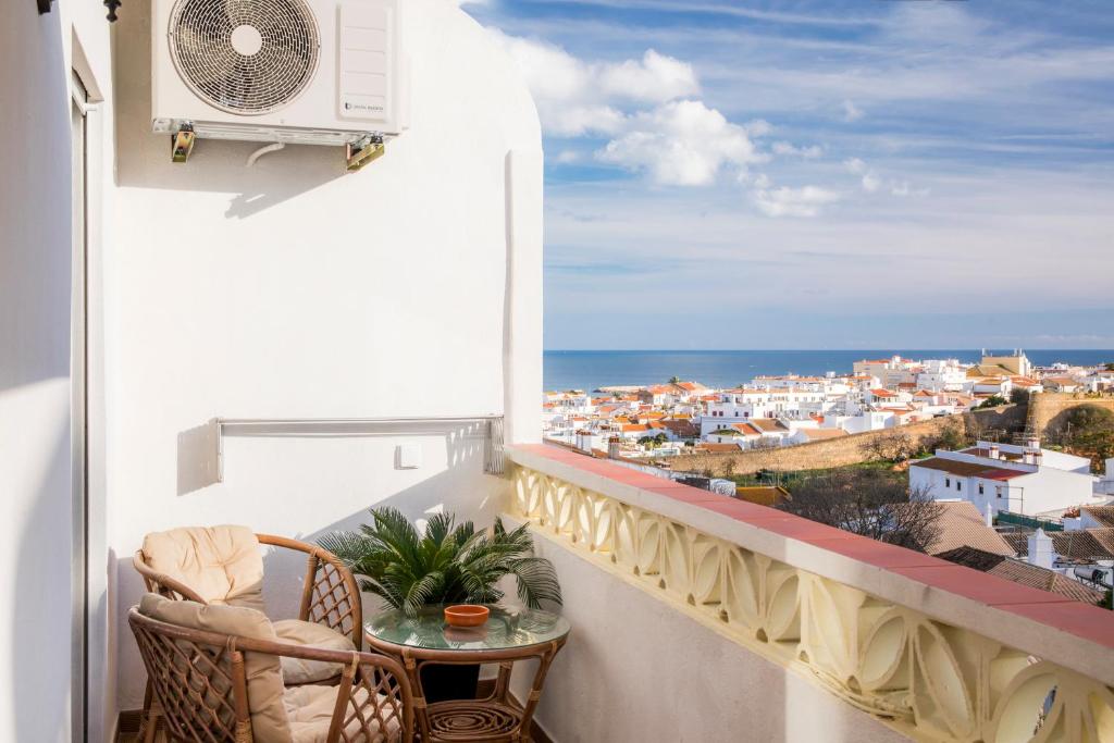 Imagem de Top Floor Art Apartment