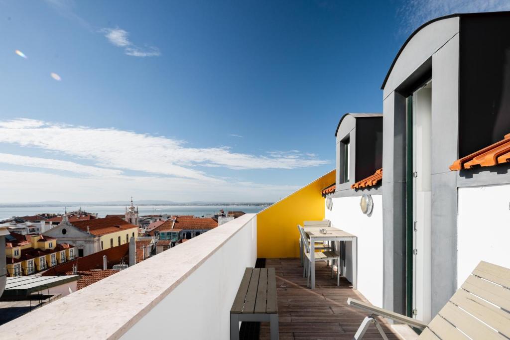 CHIADO PANTONE STUDIO