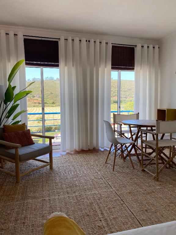 APARTAMENTO DAS VARANDAS SOALHEIRAS