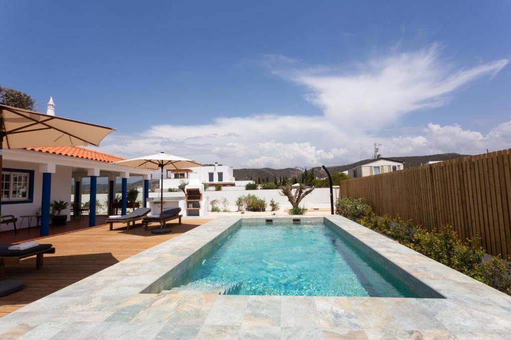 CARRAPATEIRA BEACH HOUSE