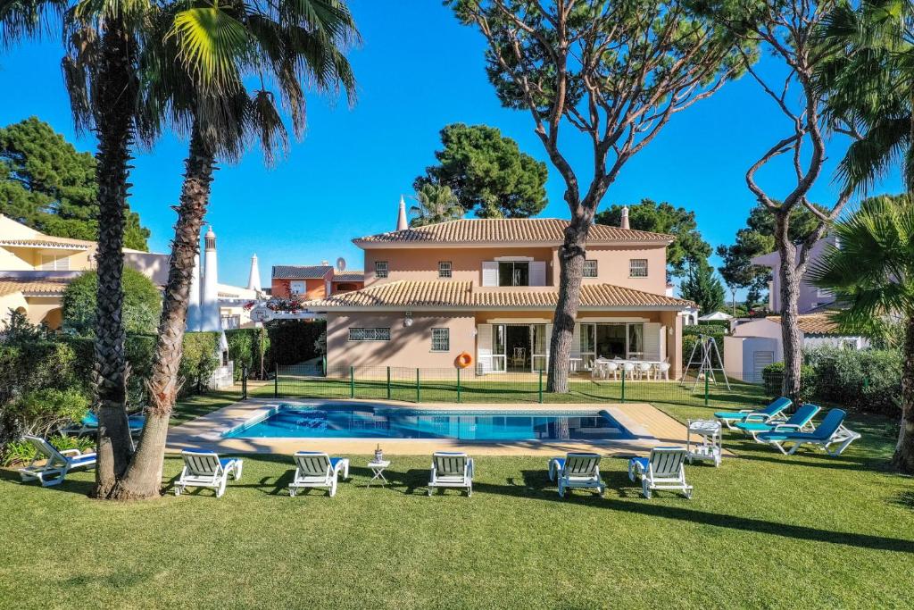 Imagem de Villa with Garden and Pool