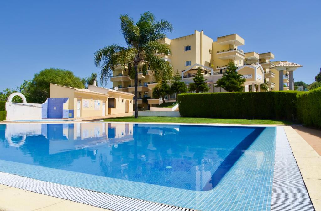APARTAMENTOS TERRAÇOS DO VAU