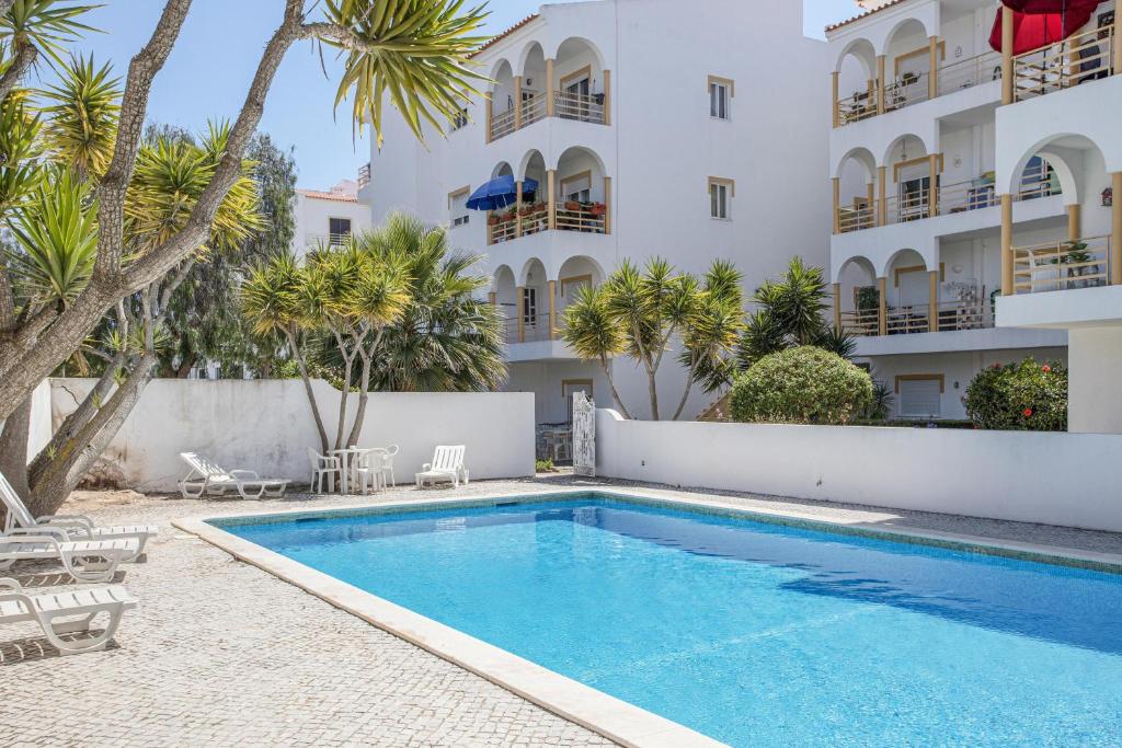 Imagem de Windmill Park with Pool