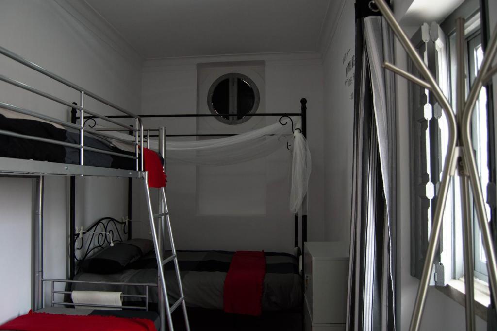 LISBON HOSTEL TERMINAL 3