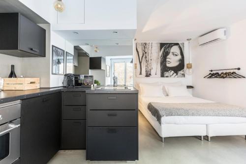 CASTLE APARTMENT 4