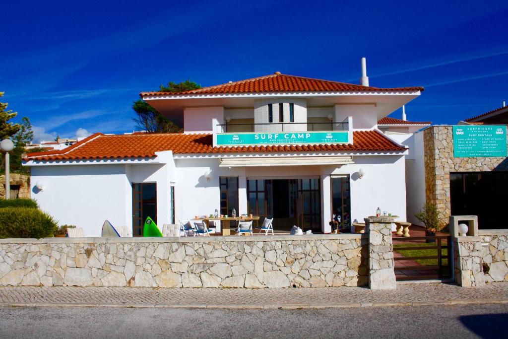 SURF RIDERS & CO ERICEIRA - SURF HOUSE