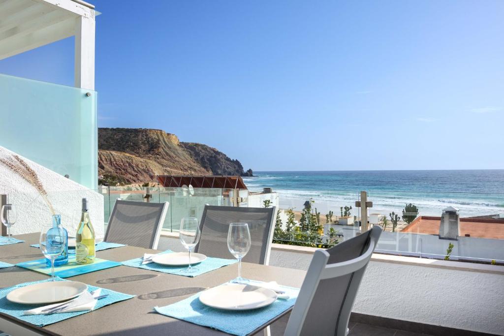 CLUBE PRAIA DA LUZ, BECO DO POÇO, 84