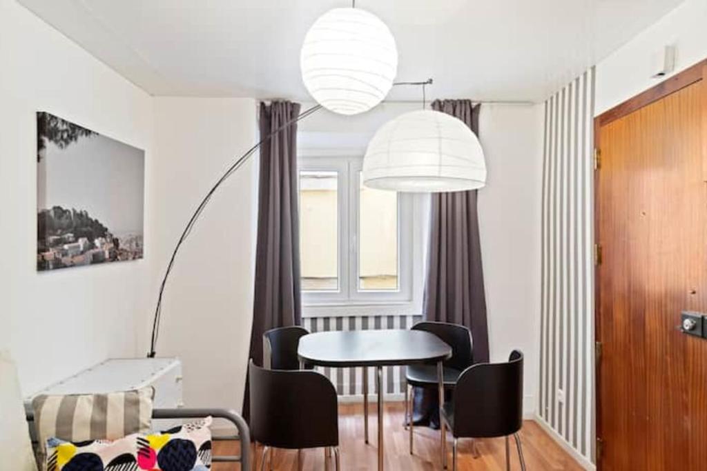 Imagem de Charming city view apartment on the Castle hill