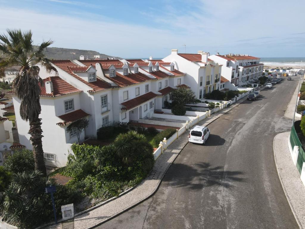 Imagem de Beach house surfing and sea views
