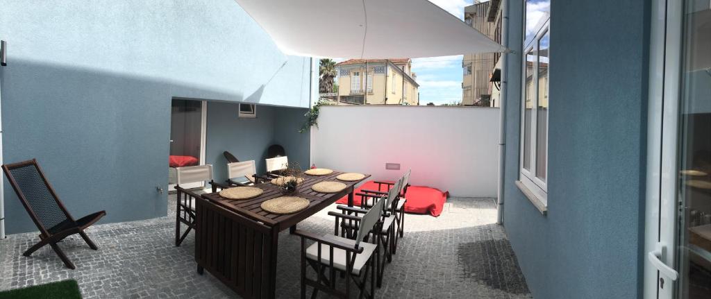 Imagem de Blue Twenty Two Espinho