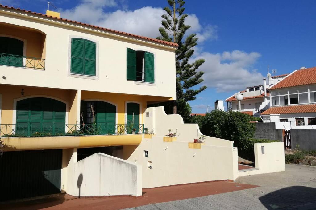 Imagem de Beach House - Villa / Peniche at Praia Consolação